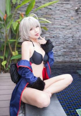 美女欧美紧身衣_HD在线播放
