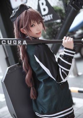 欧美明星长款毛衣街拍图片_HD全集免费播放