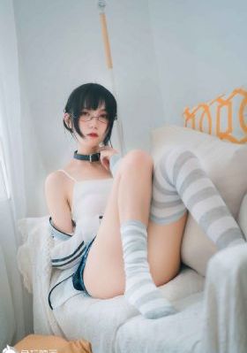 欧美吊带情趣内衣视频_神马影院