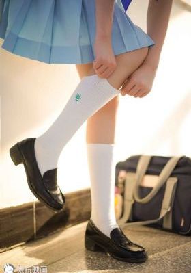 日韩美女白丝自慰视频_HD高清完整版